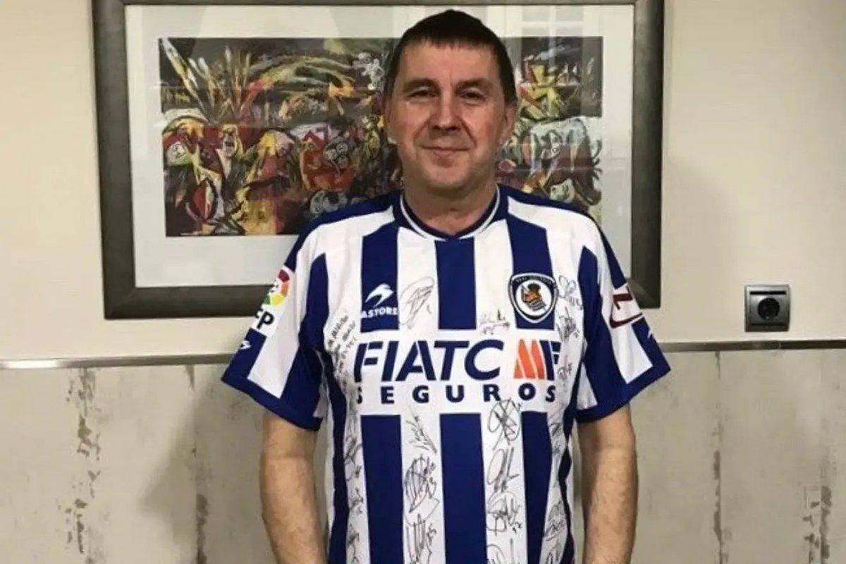 Arnaldo Otegi calienta la final de la Copa del Rey