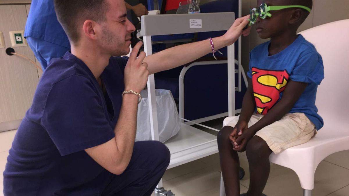 En beneficio de la población 8 Asistencia oftalmológica de la Fundación Arruzafa en Guinea Ecuatorial.