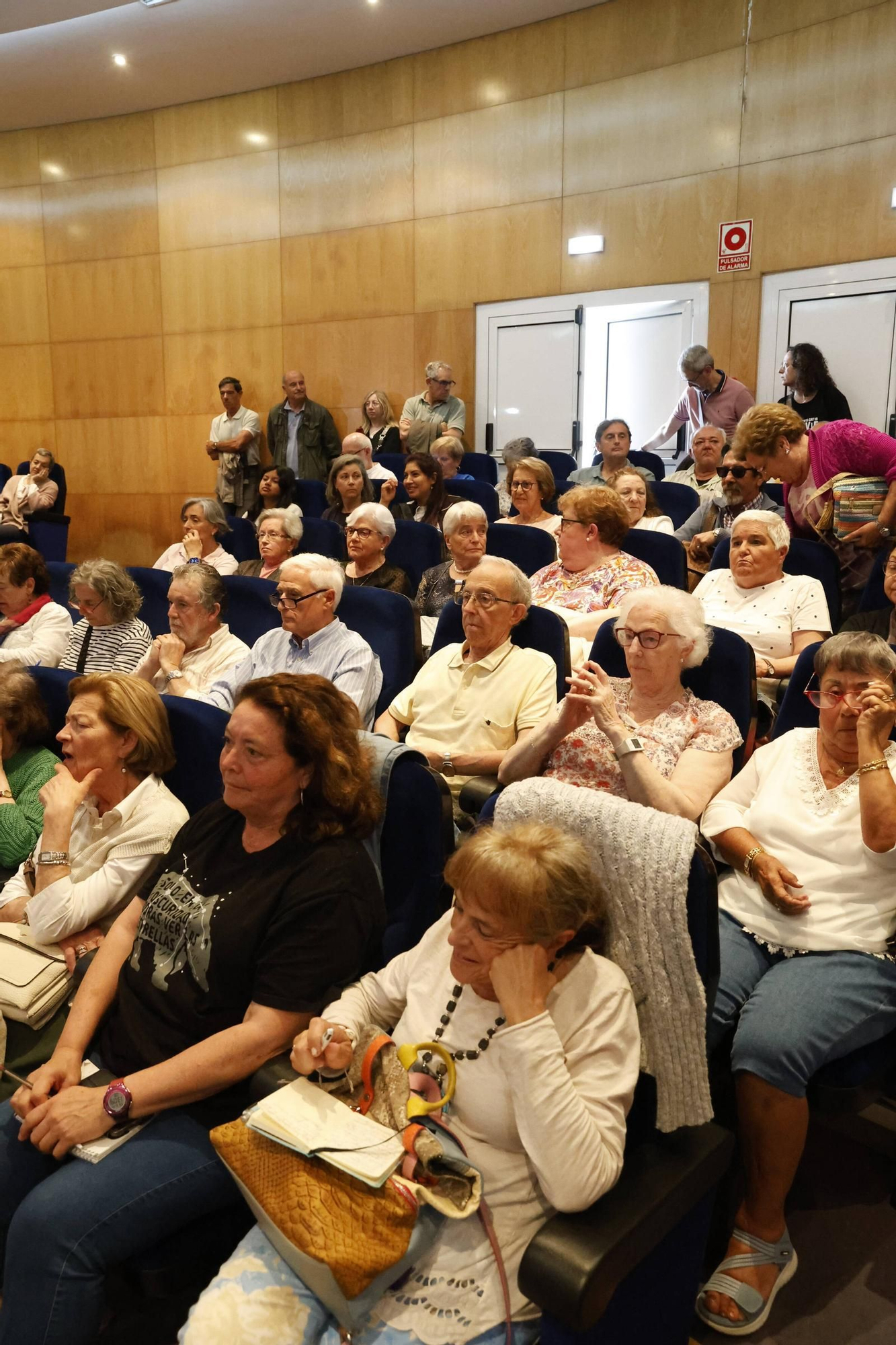 Barbón se abre en Gijón sobre su fe católica (en imágenes)