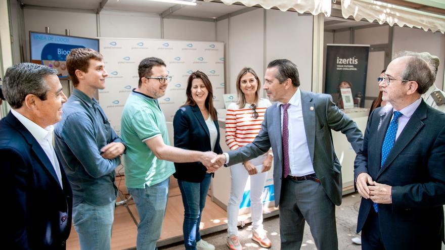 Las empresas compiten por ingenieros e informáticos en el foro de empleo de la UPV