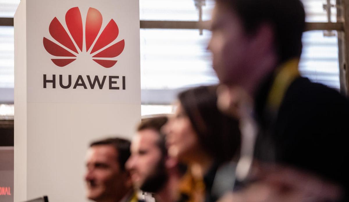 El logo de Huawei, en un evento tecnológico en París.