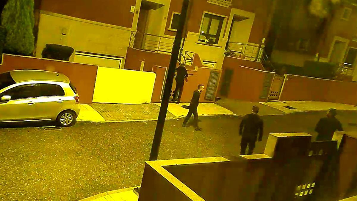 Robos en Vigo: graban a una banda de ladrones en el asalto a un vivienda