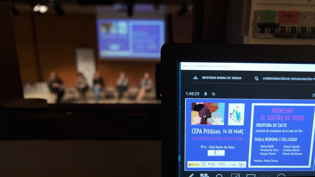 Mesa redonda 'Romper el techo de cristal', organizado por CEPA Pitiüses en el Club Diario de Ibiza