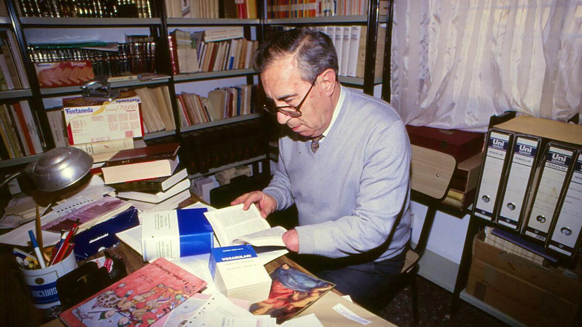 Francesc Ferrer Pastor en su despacho.