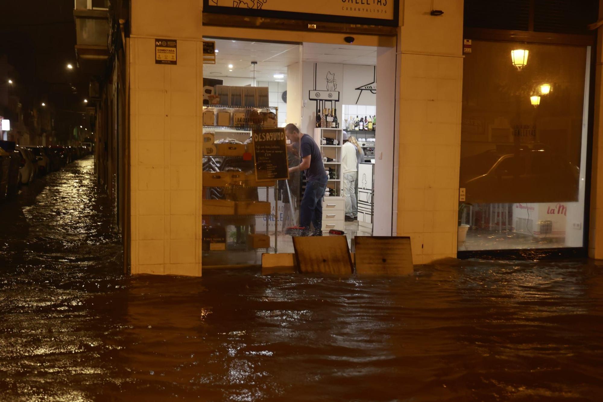 Las lluvias torrenciales descargan con fuerza sobre Valencia