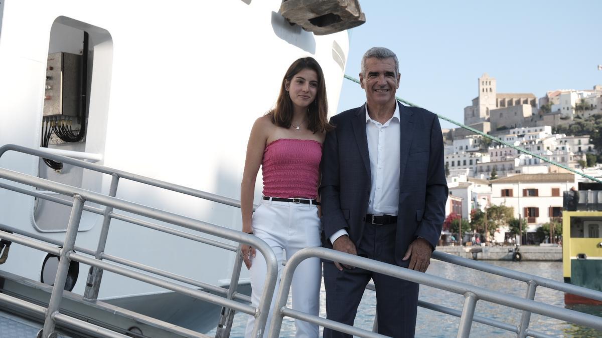 Adolfo Utor junto a la madrina del &#039;Cap de Barbaria&#039;, la atleta formenterense Andrea Romero.