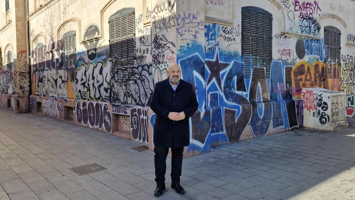 El candidato del PP Jaime Martínez ha explicado esta mañana en el Parc de les Estacions su programa de Seguridad Ciudadana.