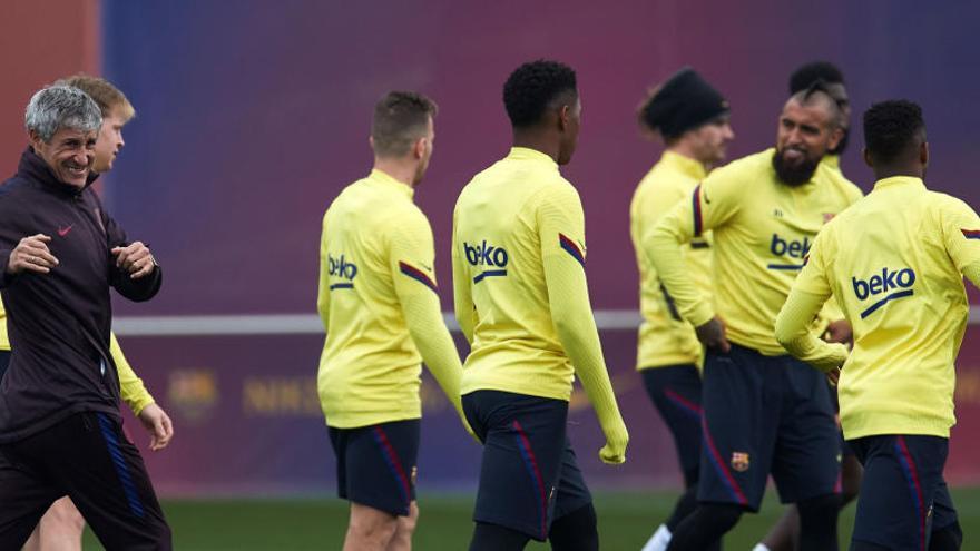 Jugadors del FC Barcelona entrenant