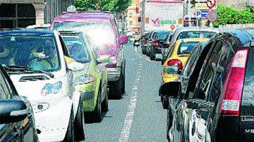 Seis carreteras de la comarca superan la barrera de los 10.000 vehículos diarios