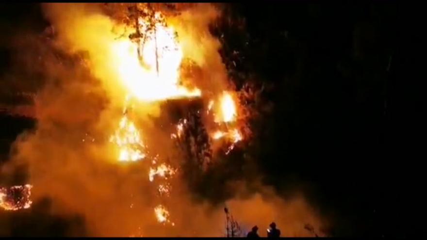 Lucha sin tregua para controlar el incendio de la Palma