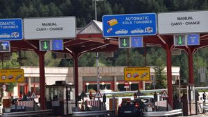 Poc trànsit en loperació tornada del pont de la Mercè a les 13:20. Àrea de peatge del túnel del Cadí en direcció sud