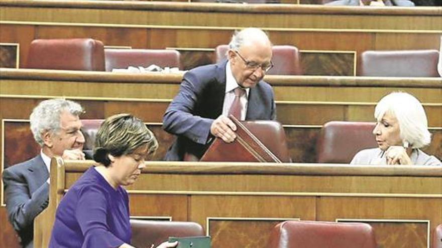 Santamaría planta de nuevo a Casado en una reunión interna