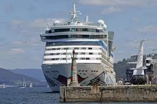 Desembarco alemán en Vigo con la escala del «AidaLuna»
