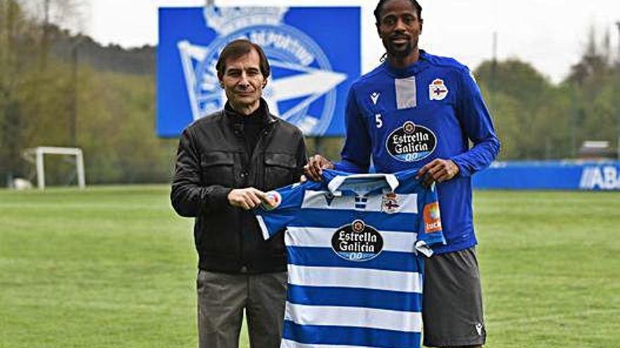 Richard Barral y Abdoulaye Ba, ayer en la ciudad deportiva de Abegondo.