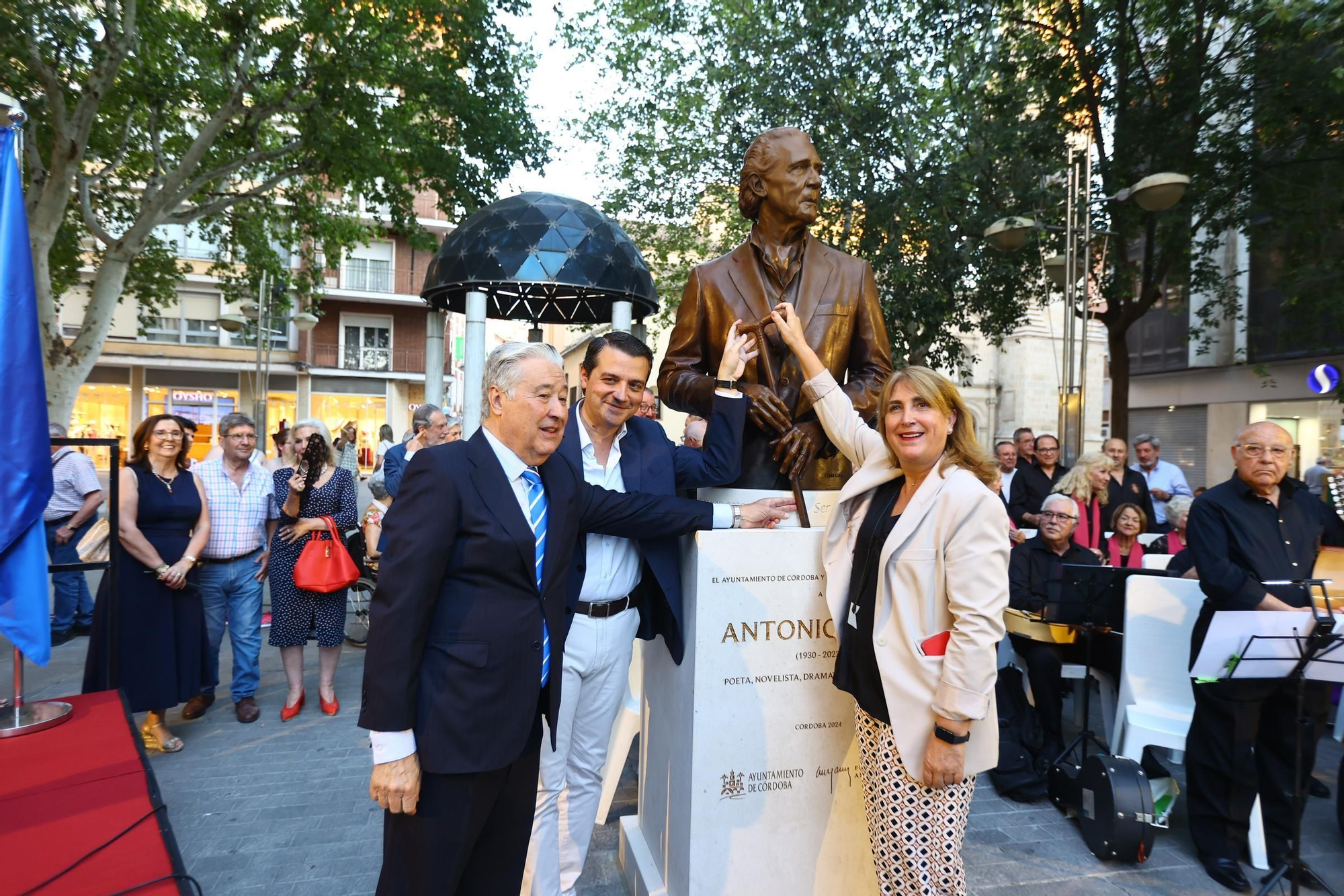 Antonio Gala se hace eterno junto al Gran Teatro