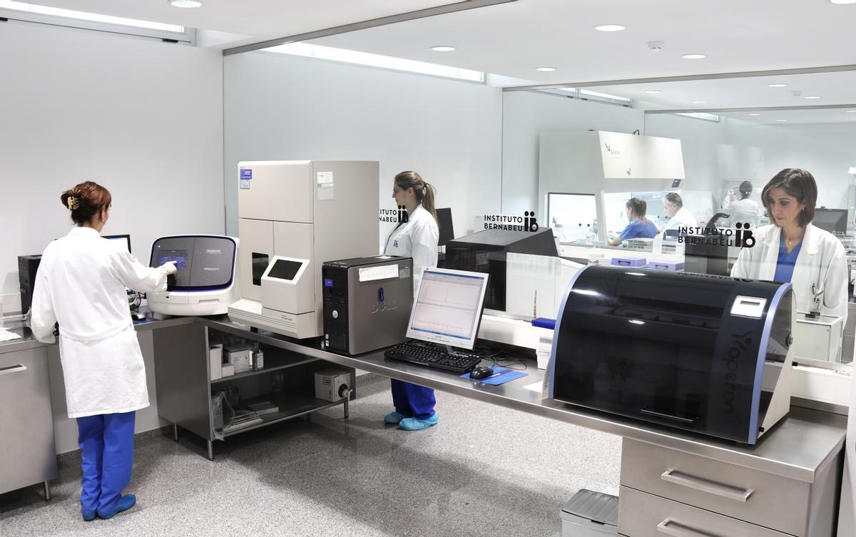 Laboratorio de genética en el Instituto Bernabeu