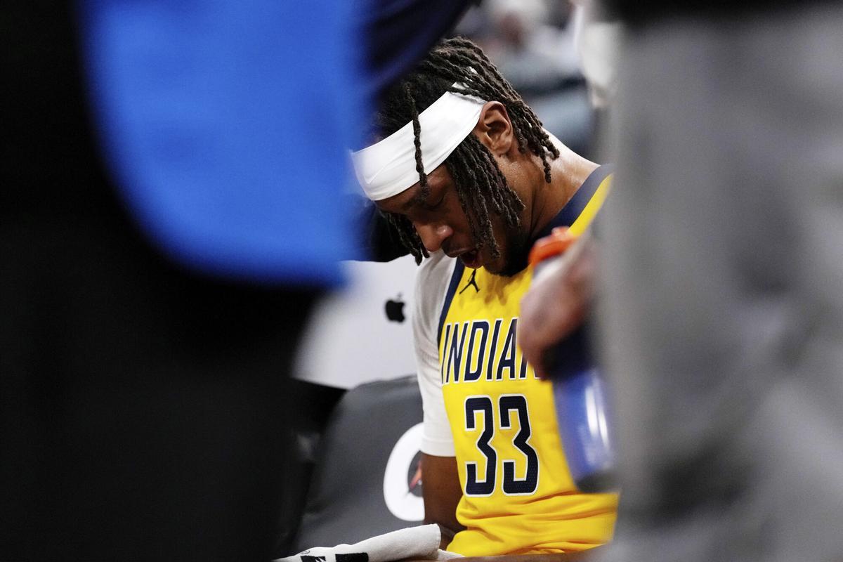Indiana Pacers center Myles Turner sits on the bench after he was accidentally hit in the face by teammates Bennedict Mathurin during the first half of an NBA basketball game against the Los Angeles Clippers, Thursday, Feb. 6, 2025, in Inglewood, Calif. (AP Photo/Mark J. Terrill)
