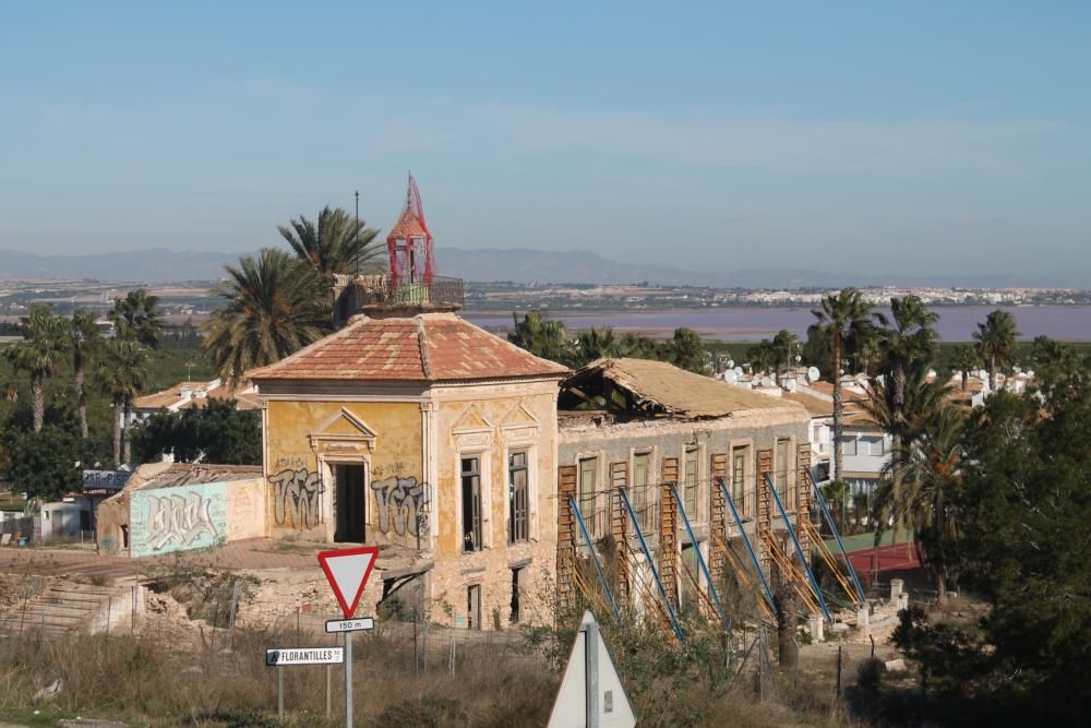 Casa y Torre de Los Balcones con imágenes captadas entre 2008 y 2017 y en el que se observa el deterioro del inmueble