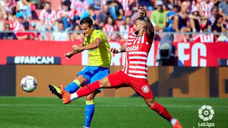 Un lance del partido entre el Girona y el Cádiz.