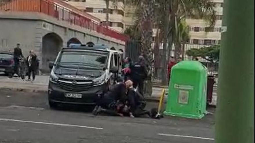 Tensión en La Paterna entre vecinos y policía