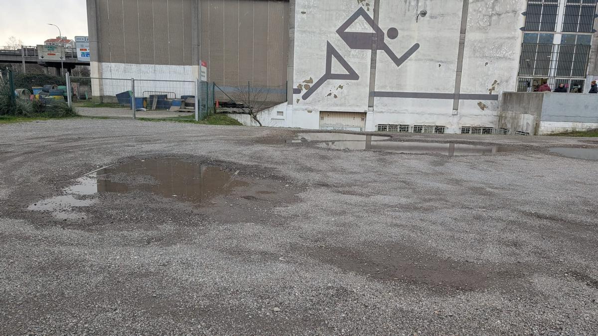 Una de las zonas a habilitar junto al pabellón deportivo de Perchera-La Braña.