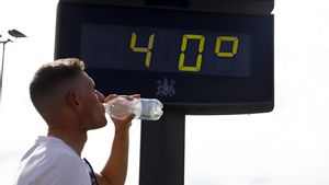 El calor escala sin límites en Madrid y vuelve a poner en alerta a los ciudadanos antes del fin de semana.