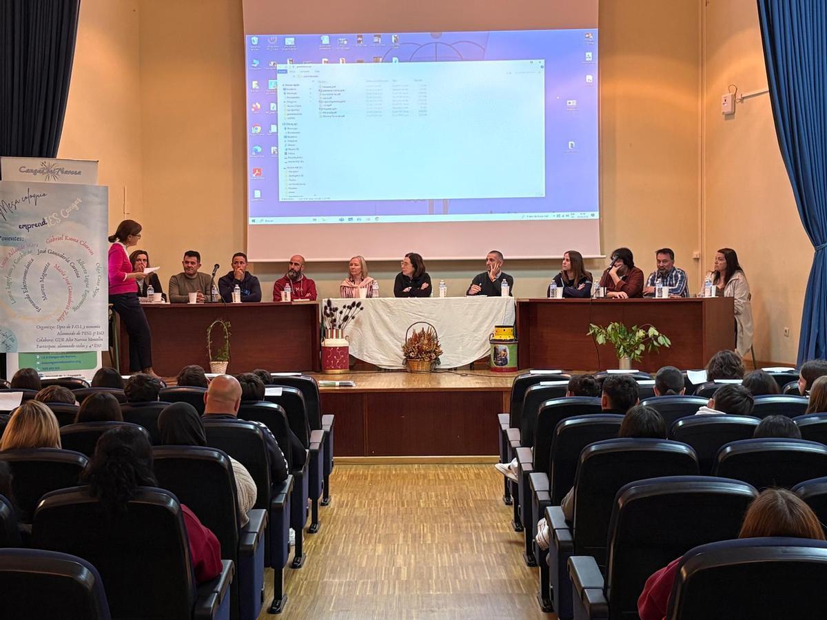 Emprendedores participando en la charla del IES Cangas del Narcea.