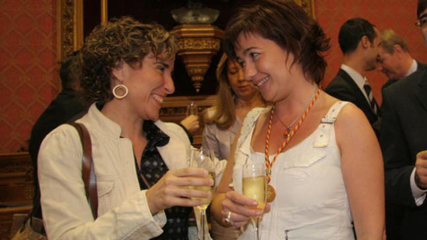Aina Calvo y Francina Armengol.