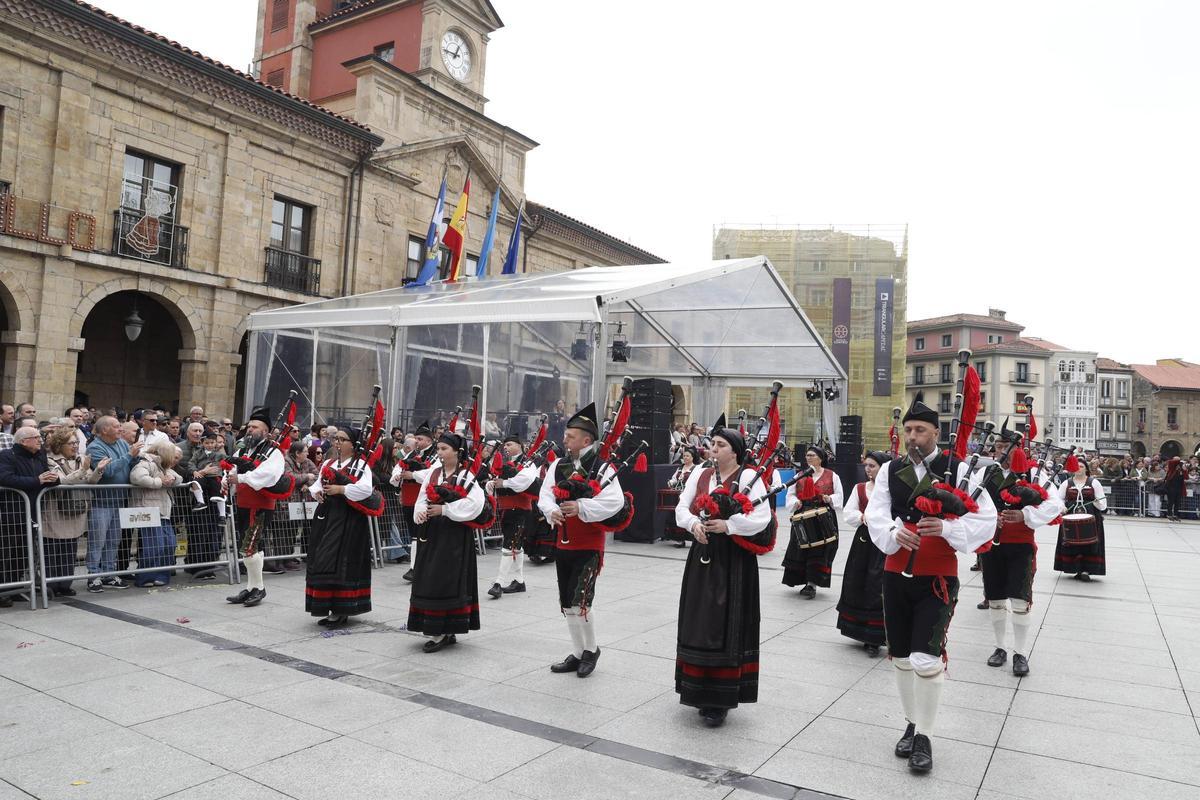 EN IMÁGENES: El desfile de carrozas del Bollo en Avilés