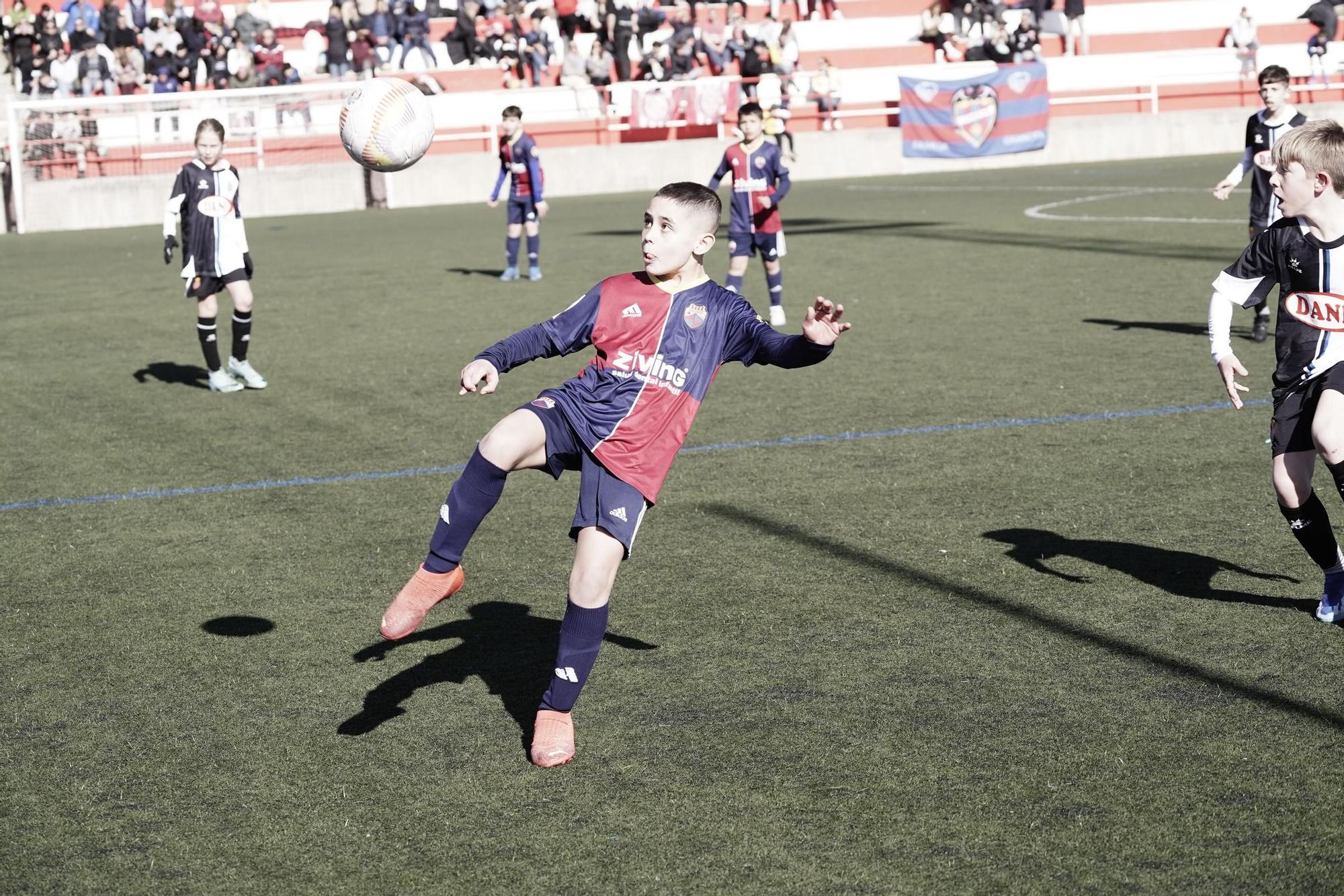 Imatges de la desena edició del torneig Ciutat de Berga de futbol-7 benjamí