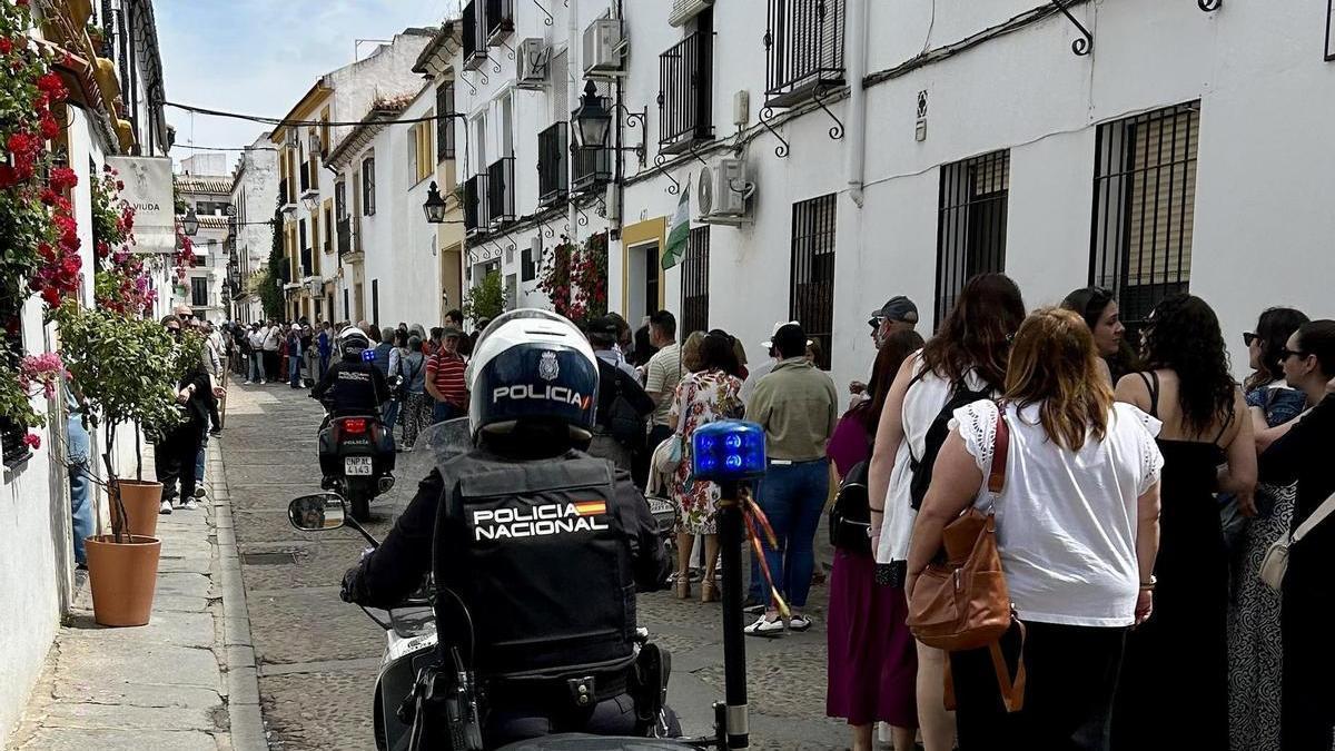 Patrulla de la Policía Nacional en el Alcázar Viejo.