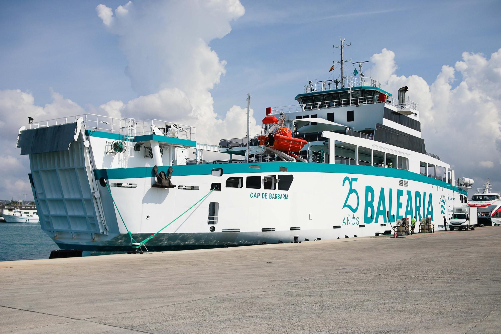 Así es el primer ferry eléctrico de España: el Cap de Barbaria de Baleària