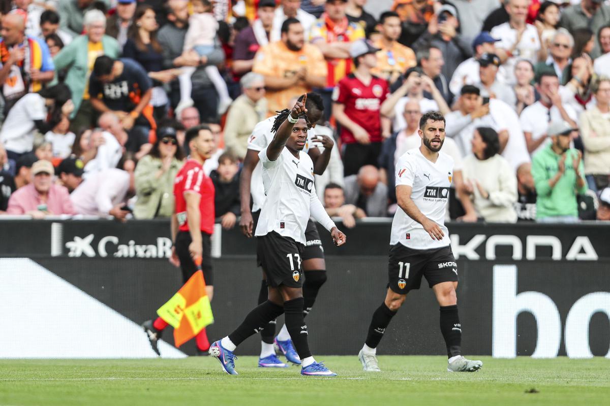 Largie Ramazani of Valencia CF celebrates a goal with teammates