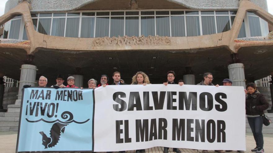 La defensa del Mar Menor llegó ayer a la Asamblea Regional.