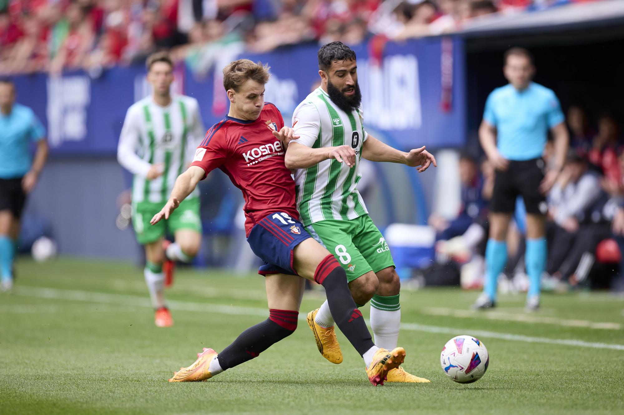 Pablo Ibanez of CA Osasuna competes for the ball with Nabil Fekir of Real Betis Balompie during the LaLiga EA Sports match between CA Osasuna and Real Betis Balompie at El Sadar on May 5, 2024, in Pamplona, Spain. AFP7 05/05/2024 ONLY FOR USE IN SPAIN / Ricardo Larreina / AFP7 / Europa Press;2024;SPAIN;Soccer;Sport;ZSOCCER;ZSPORT;CA Osasuna v Real Betis - La Liga EA Sports;