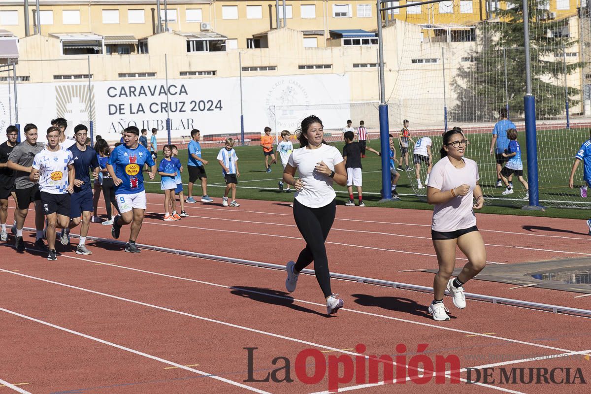 Abel Antón vistiba la Escuela Municipal de Atletismo de Caravaca