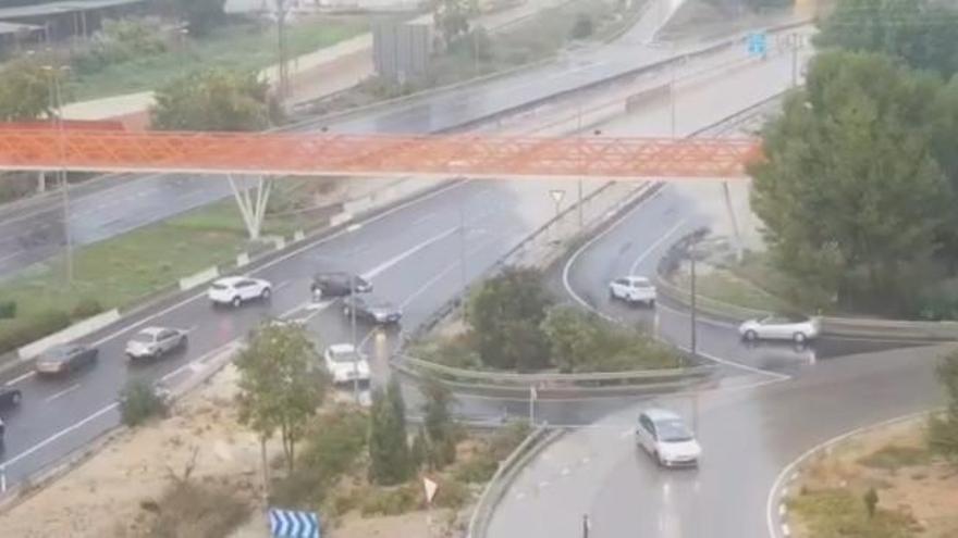 Gota fría: La carretera CV-31 junto a Feria Valencia cortada al tráfico por inundación