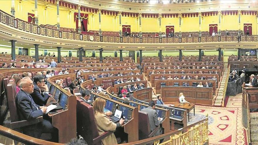 El sueldo medio de los diputados es cinco veces la pensión media