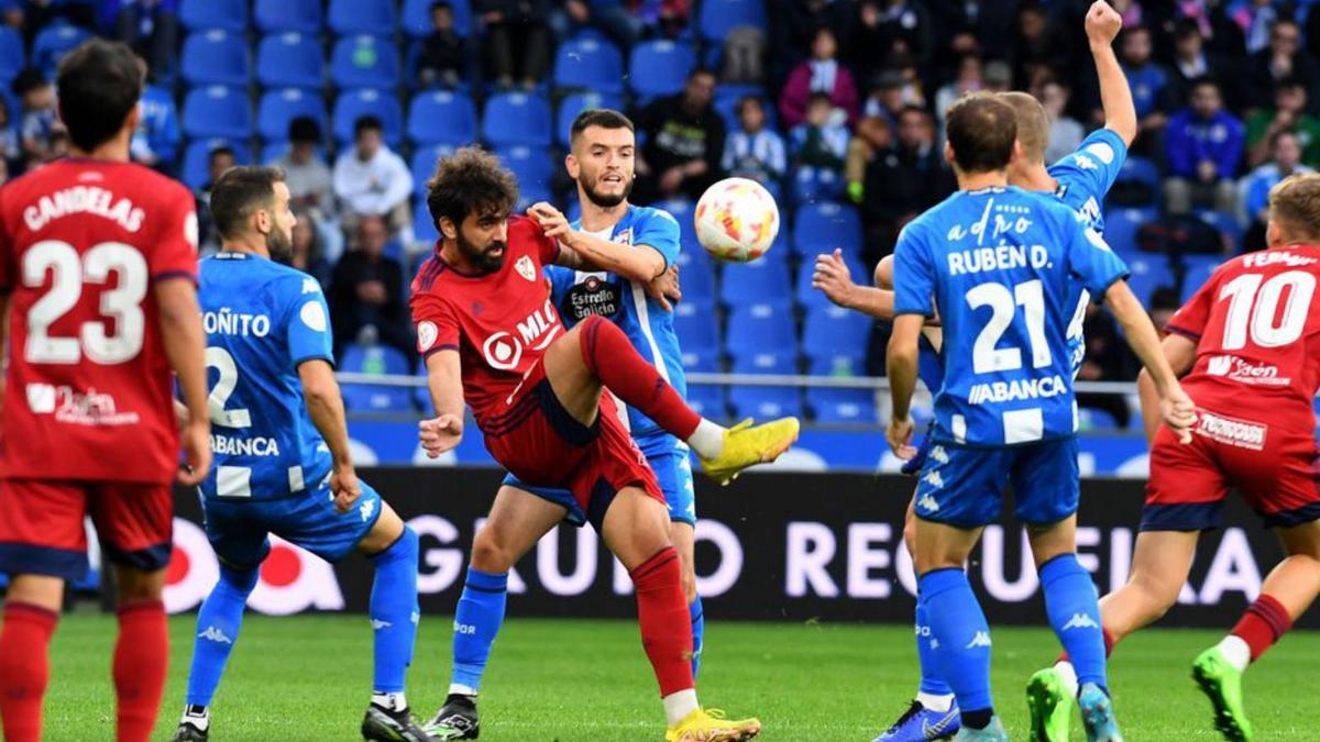 Partido entre el Deportivo y el Linares. |  // CARLOS PARDELLAS