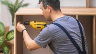 Adiós a los agujeros indeseados en los muebles: la técnica que debes aplicar para dejarlos impecables después de montarlos