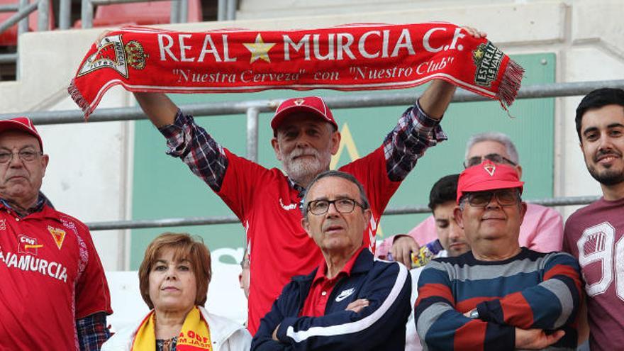 El Murcia regala dos entradas a cada abonado