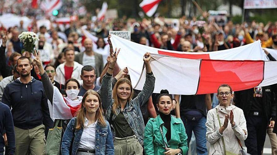 Almenys 100.000 persones es manifesten contra el president de Bielorússia