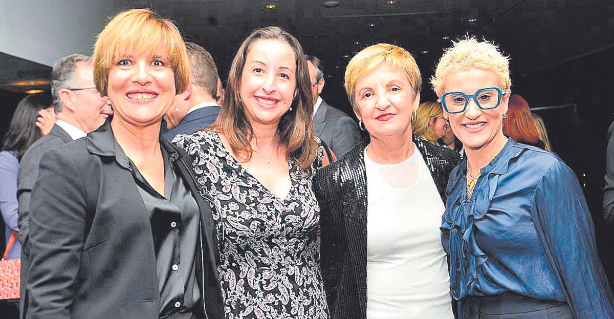 María Lloret y Rocío Gómez, concejalas de Altea; Marián Cano, presidenta ejecutiva de AVECAL, y Rosana Perán, vicepresidenta ejecutica de Pikolinos y presidenta de la Confederación Europea del Calzado.