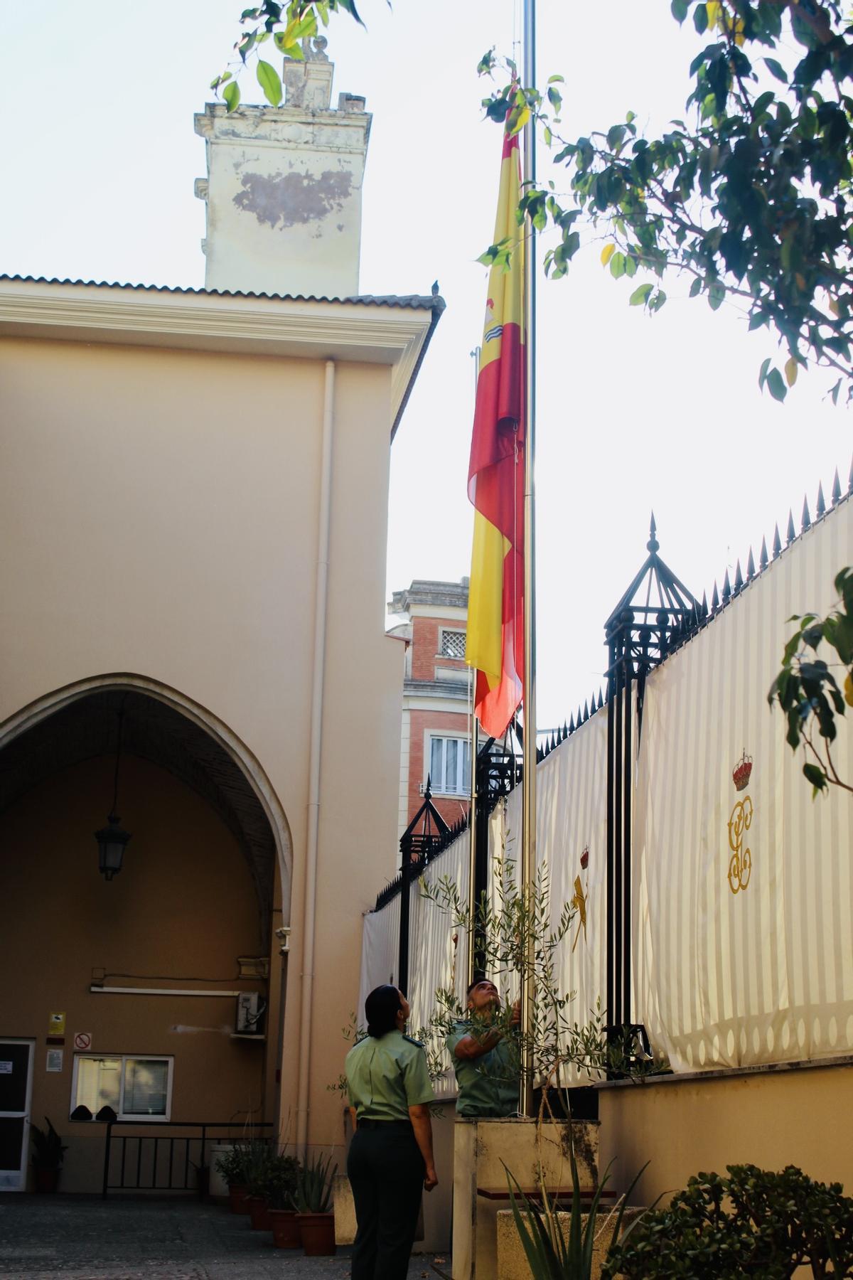 FOTOGALERÍA | Badajoz homenajea a los guardias civiles víctimas del terrorismo: "Me volaron la mano derecha con un lanzagranadas"