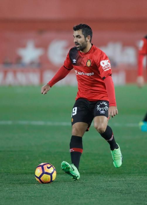 Mit dem sechsten Saisonsieg hat sich Real Mallorca erstmal wieder aus dem Tabellenkeller rausgeschossen. Der Zweitligist gewann am Sonntagabend (12.2.) im Stadion von Son Moix gegen Rayo Vallecano mit 2:1.