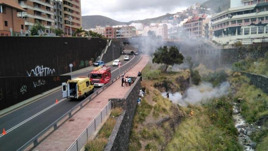 Heridas dos personas tras declararse un incendio en el Barranco de Santos