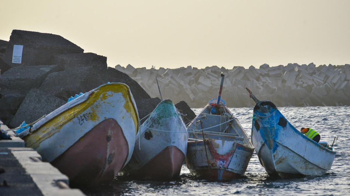 Cayucos en La Restinga (El Hierro).