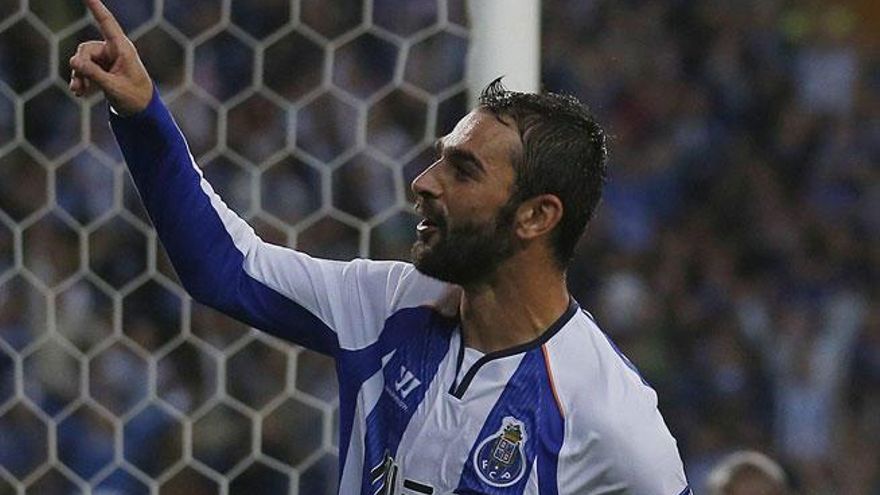 Adrián, con la camiseta del Oporto.