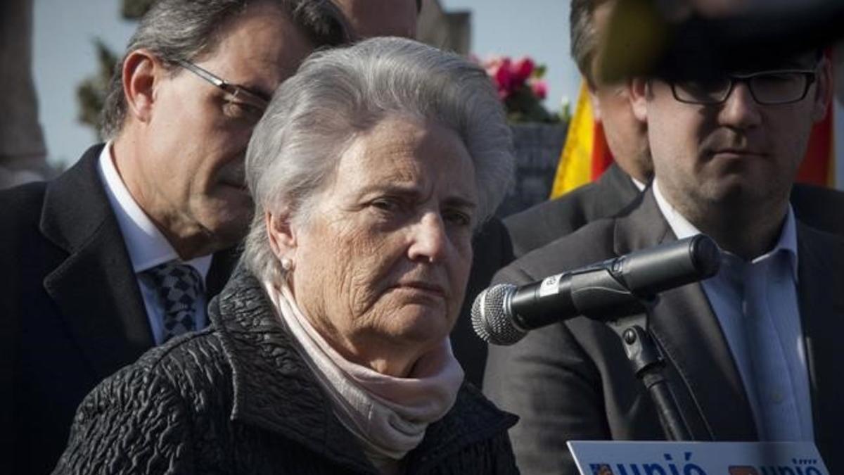 Rsa Maria Carrasco, junto a Artur Mas, en un acto de homenaje a su padre