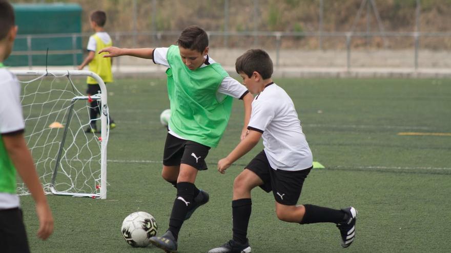 El Ciutat de Xàtiva CFB organiza una actividad solidaria y un campus de fútbol en Navidad